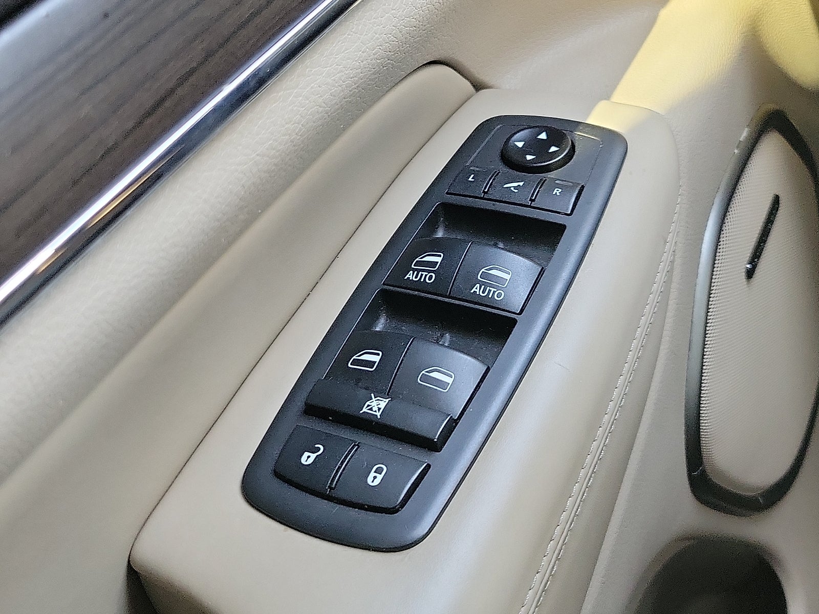 2018 Jeep Grand Cherokee Overland 4x2