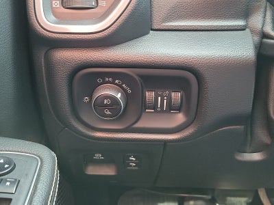 2019 RAM 1500 Laramie Crew Cab 4x2 5'7" Box