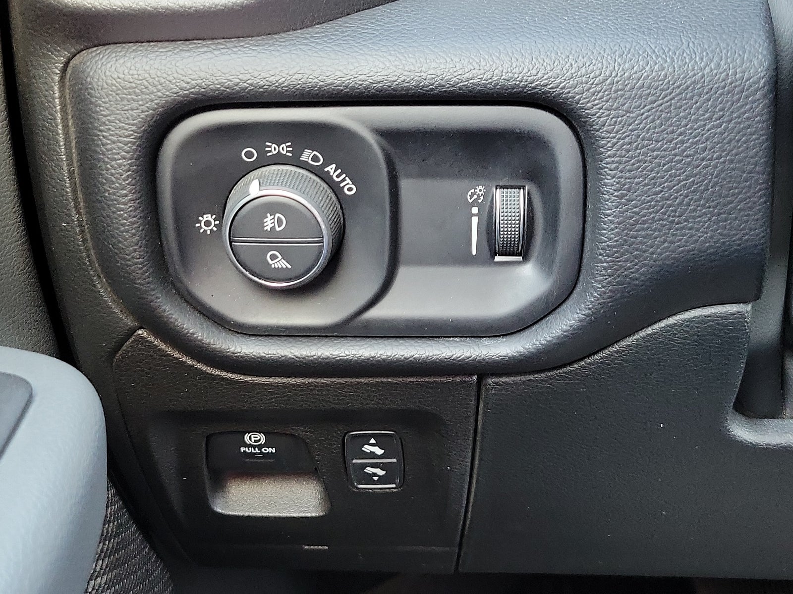 2022 RAM 1500 Big Horn Crew Cab 4x4 5'7" Box