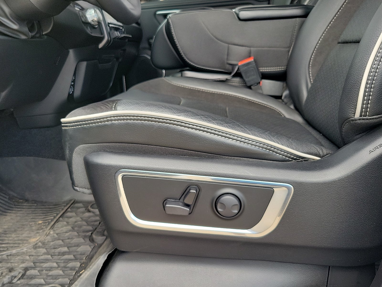 2025 RAM 1500 Laramie Crew Cab 4x4 5'7" Box