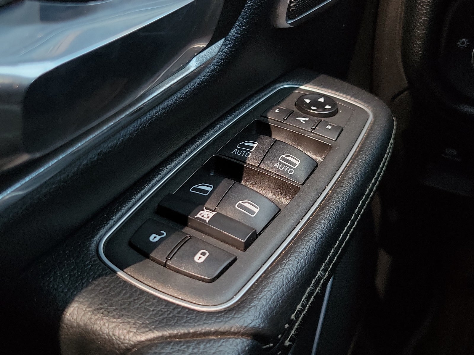 2021 RAM 1500 Laramie Crew Cab 4x4 5'7" Box