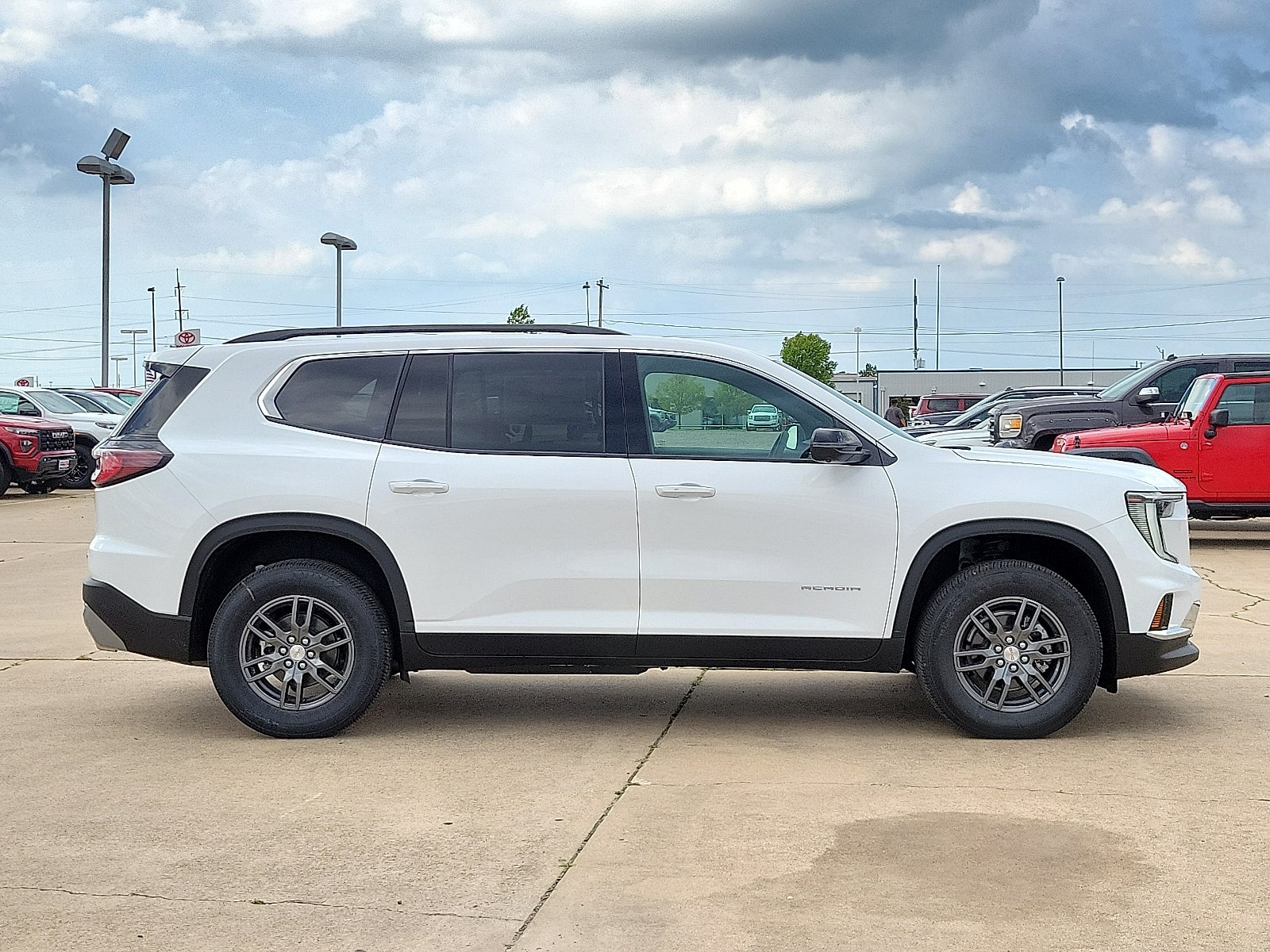 2025 GMC Acadia Elevation