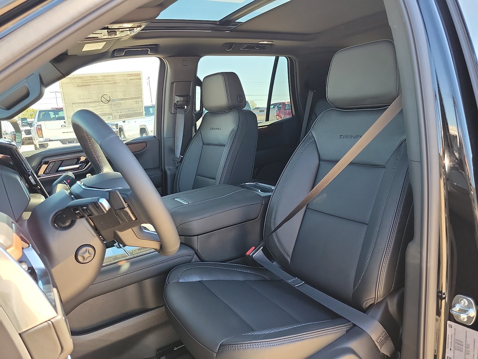 2026 GMC Yukon Denali - Photo 12