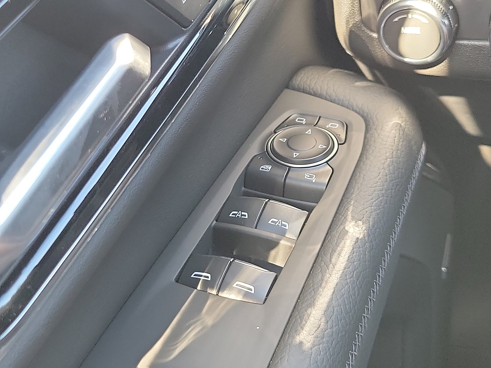 2026 GMC Yukon Denali - Photo 14