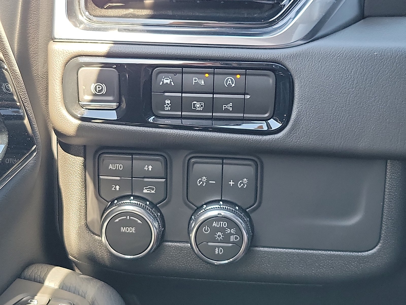 2026 GMC Yukon Denali - Photo 15