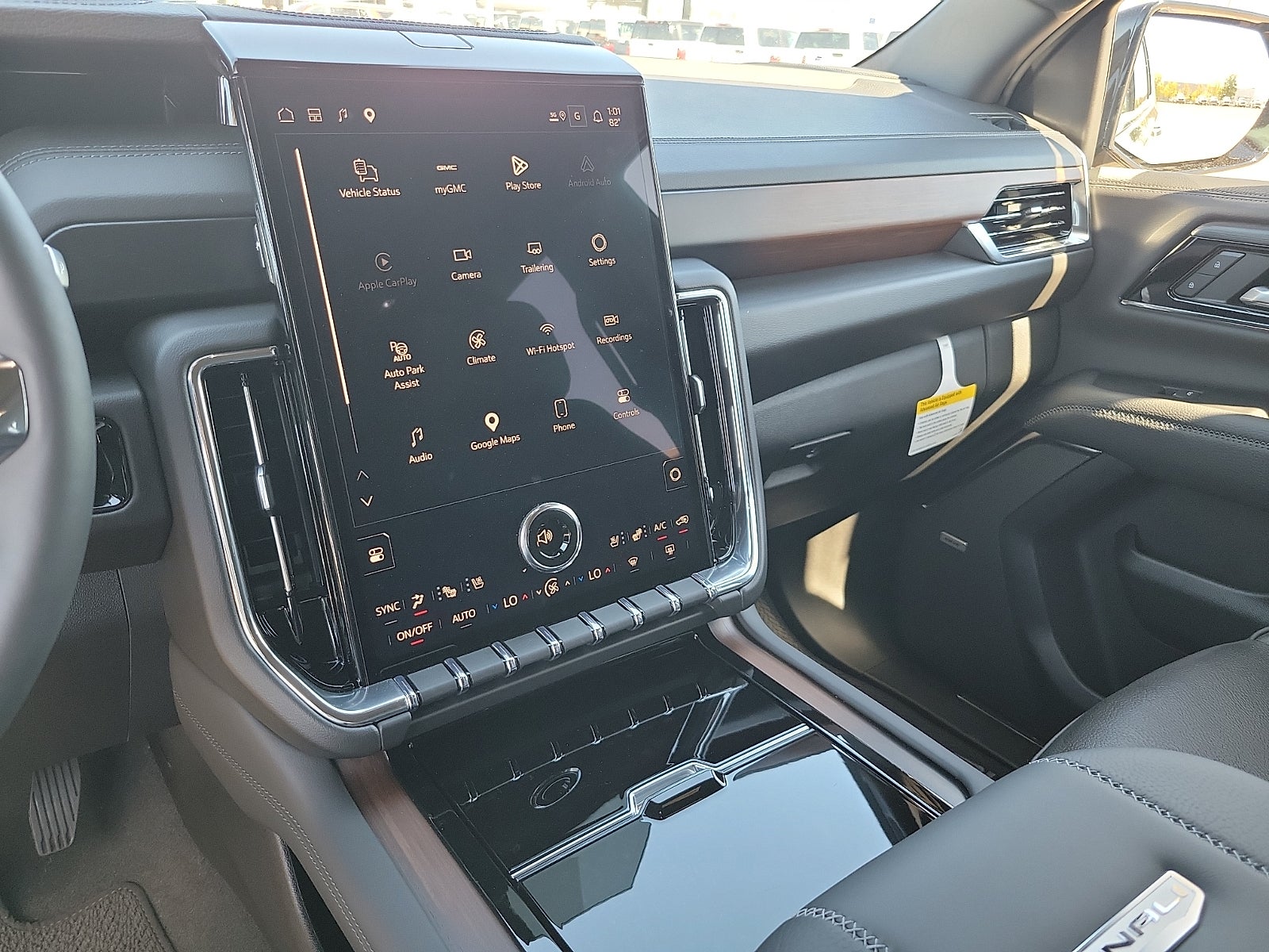 2026 GMC Yukon Denali - Photo 20