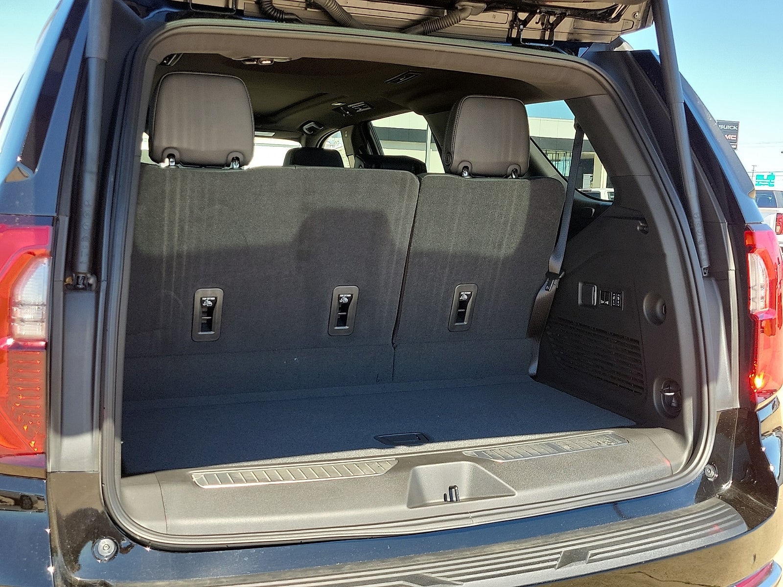 2026 GMC Yukon Denali - Photo 8