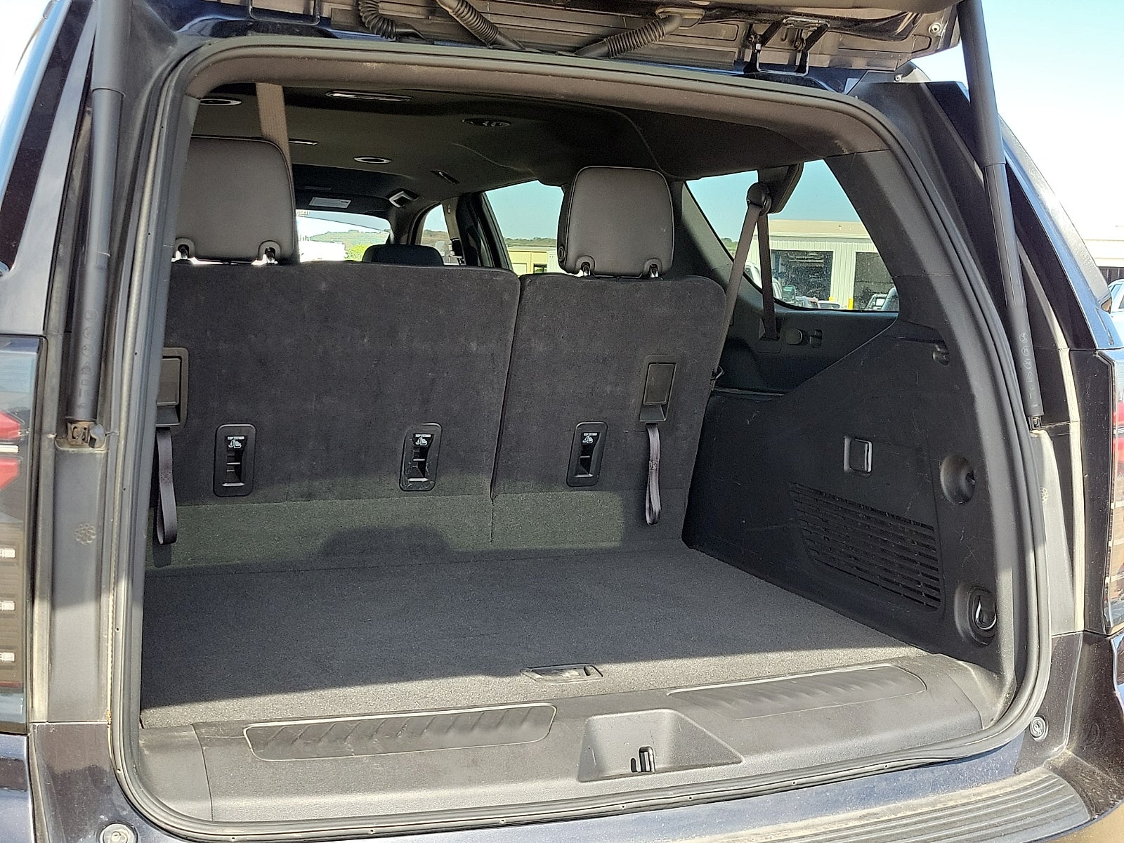 2025 Chevrolet Suburban LT