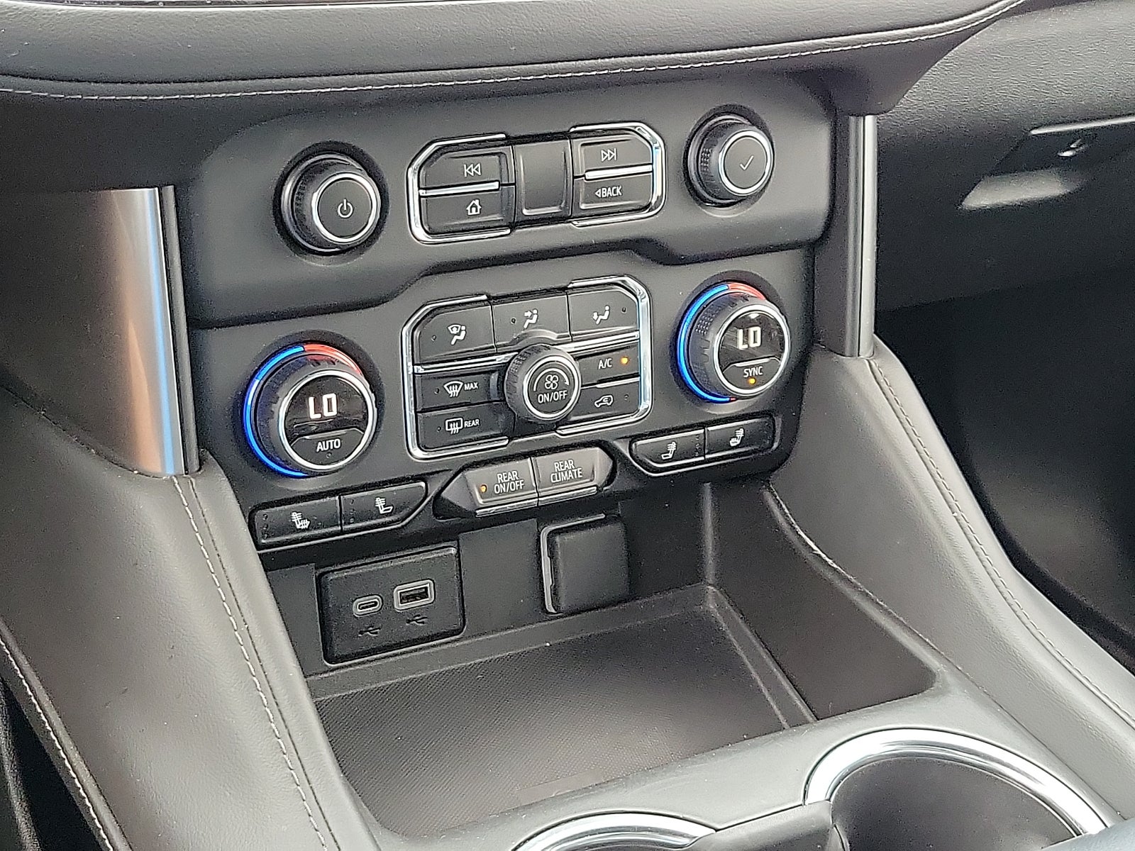 2024 Chevrolet Suburban LT