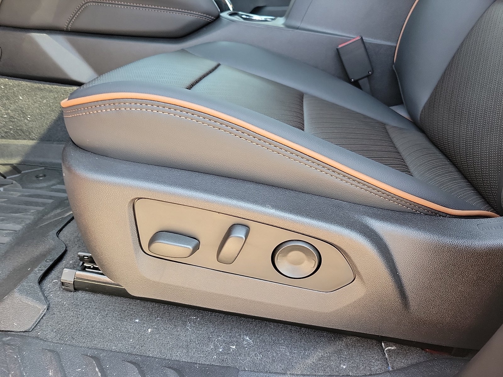 2026 GMC Canyon AT4 - Photo 12