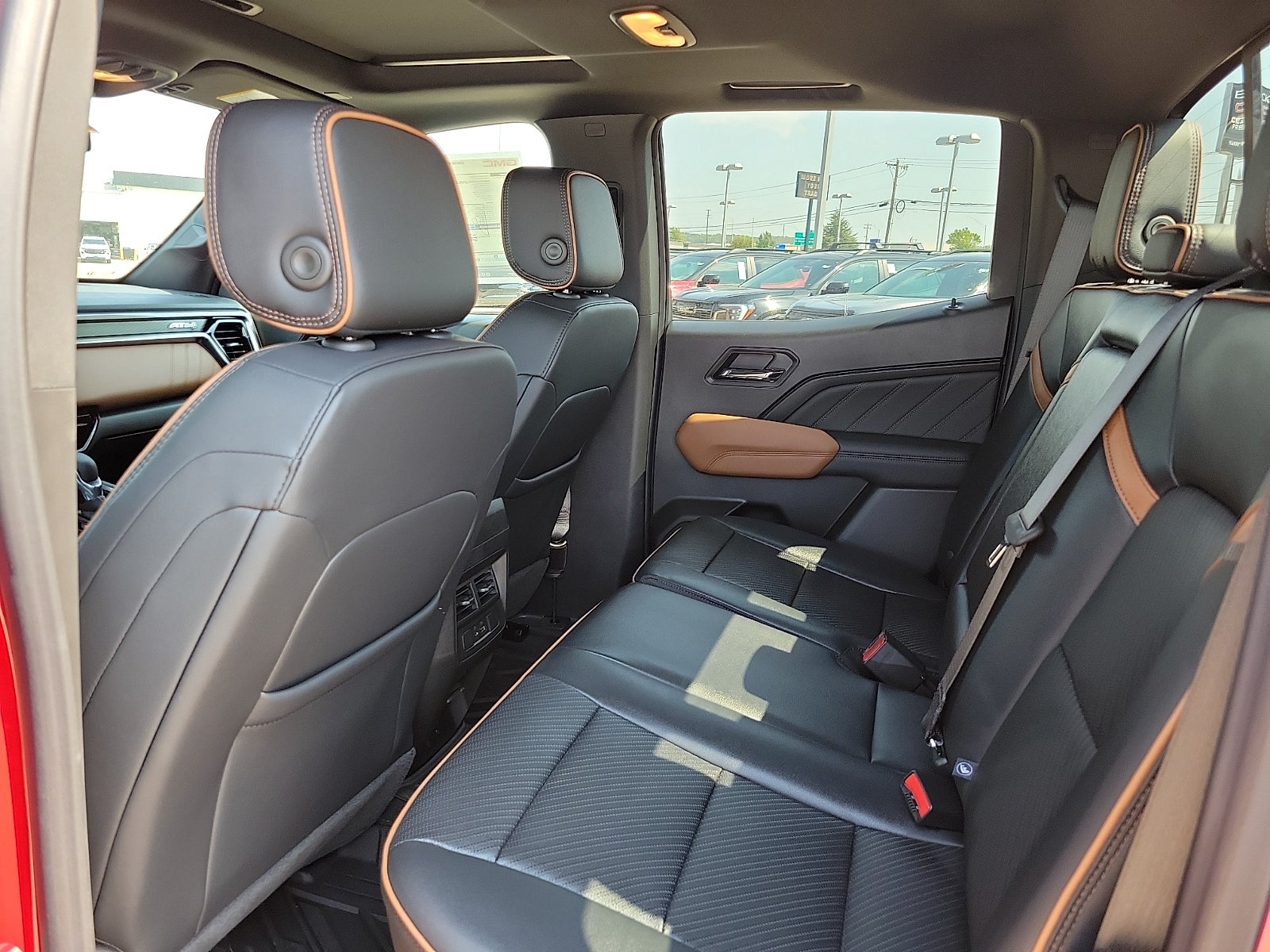 2026 GMC Canyon AT4 - Photo 9