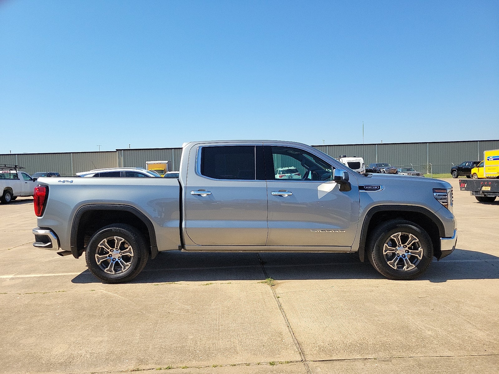 2025 GMC Sierra 1500 SLT