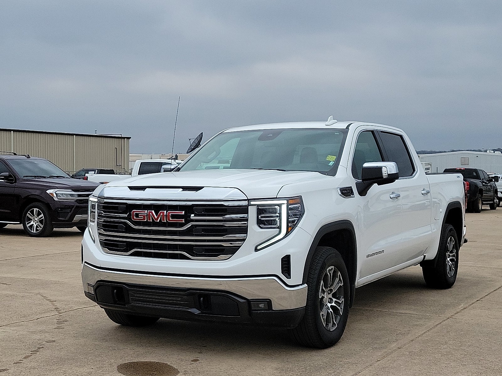 2025 GMC Sierra 1500 SLT