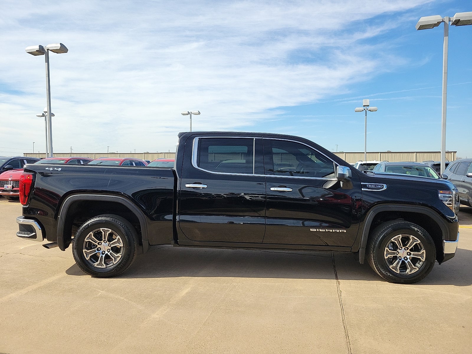 2025 GMC Sierra 1500 SLT