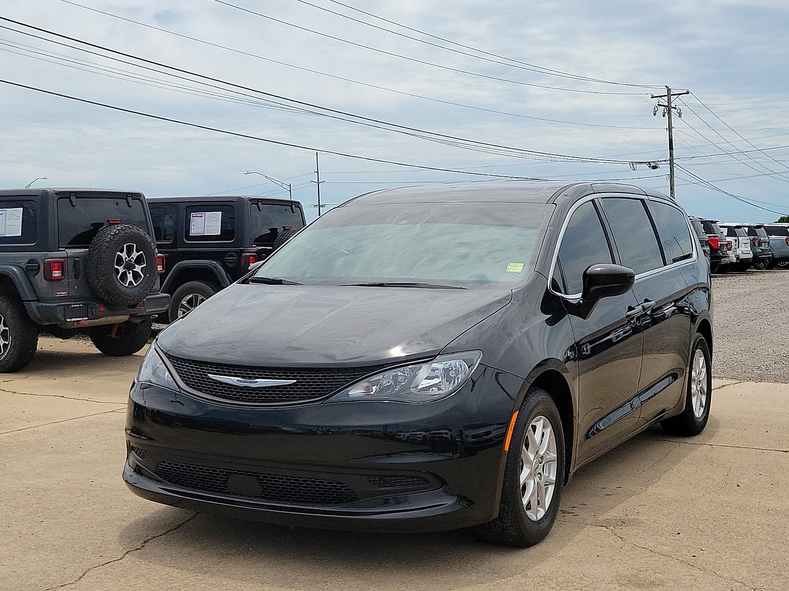 2023 Chrysler Voyager LX