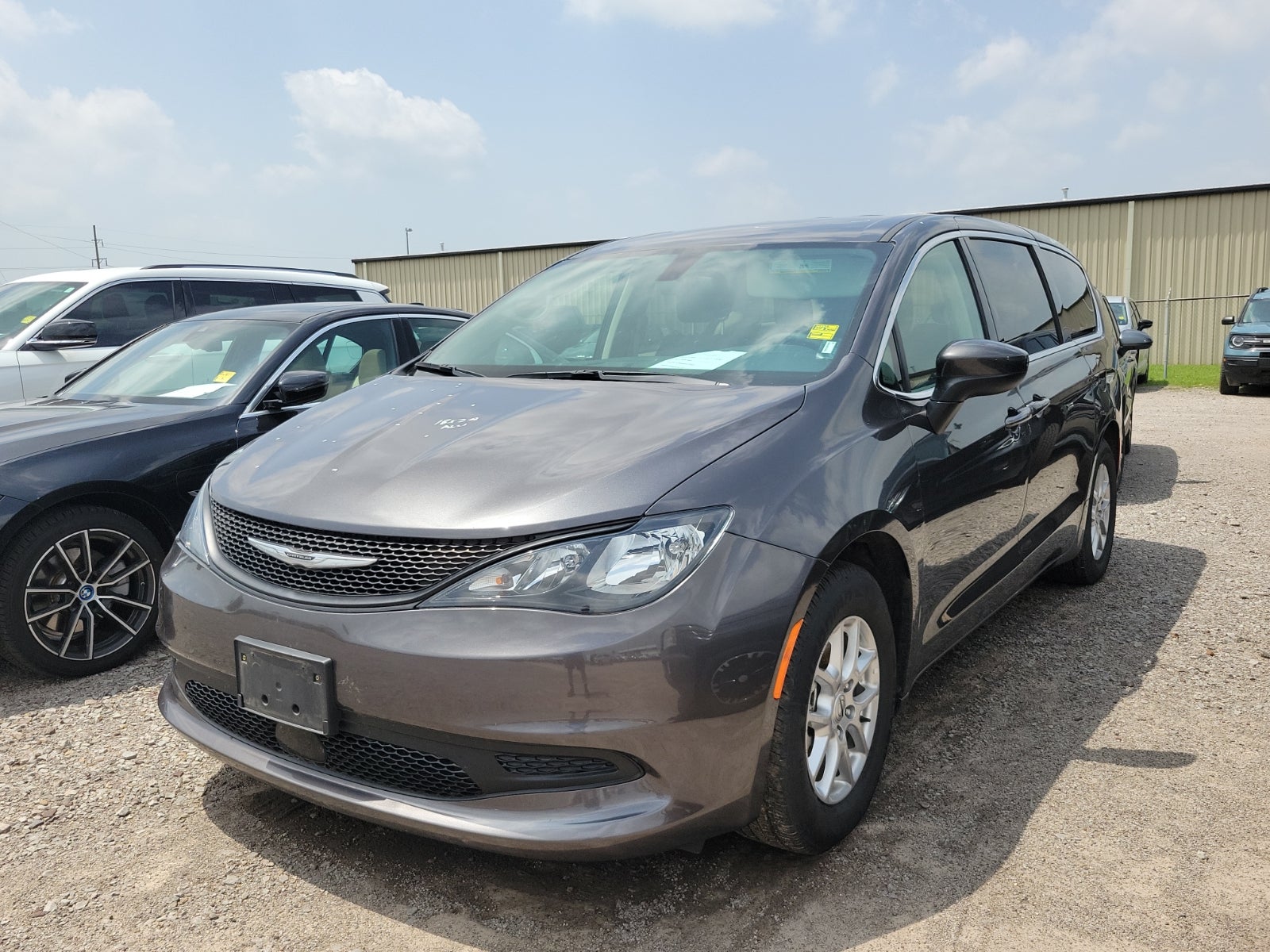 2022 Chrysler Voyager LX