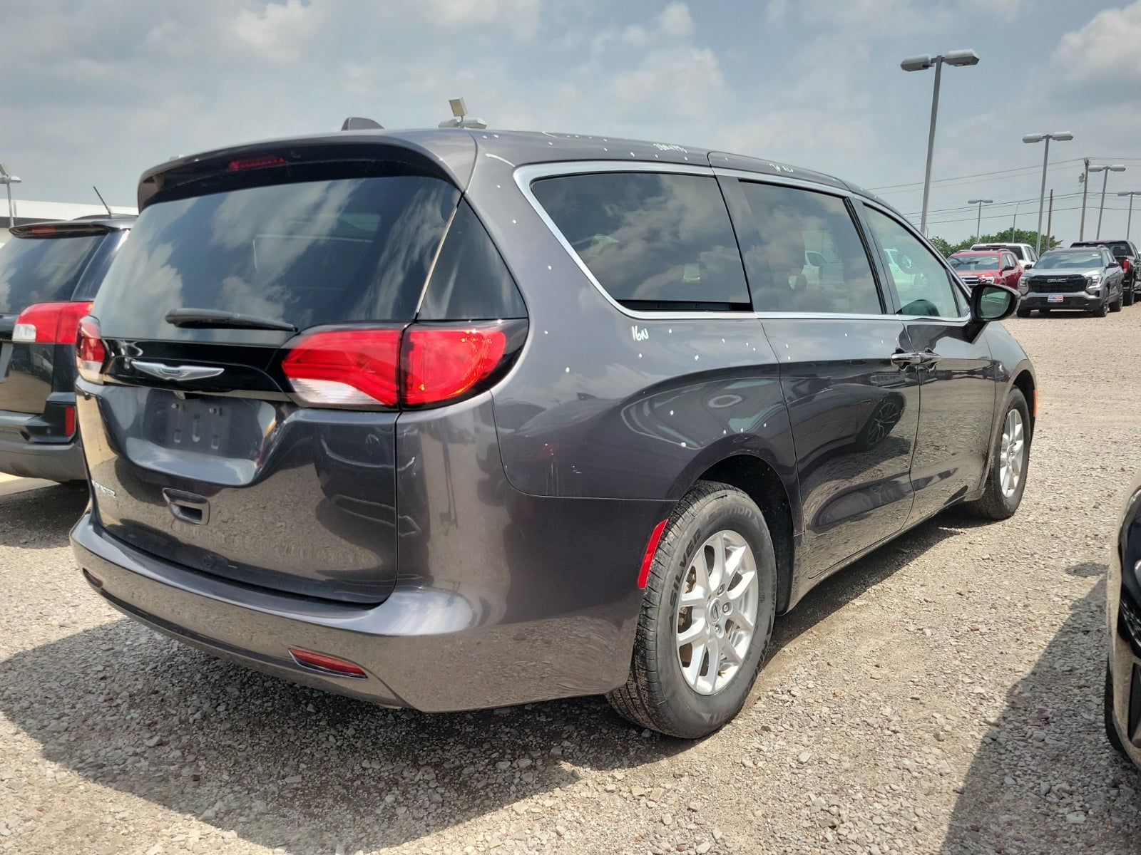 2022 Chrysler Voyager LX