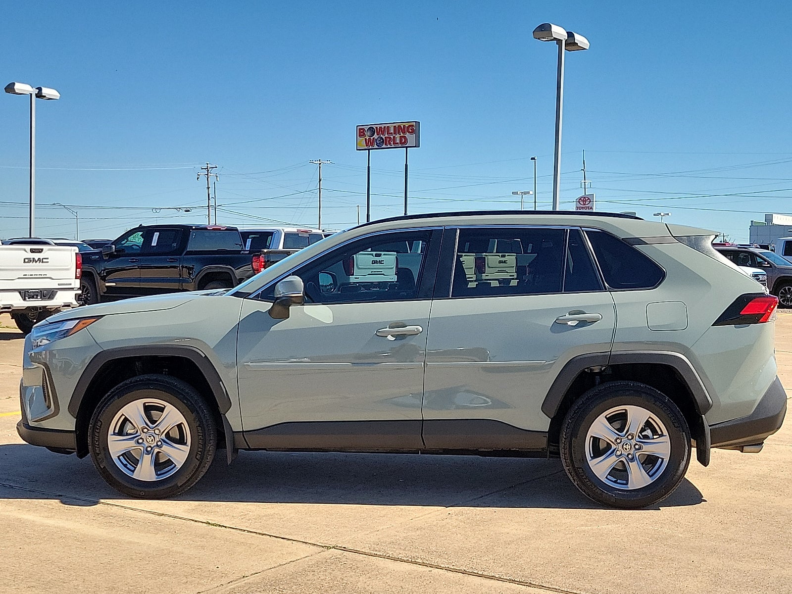 2023 Toyota RAV4 XLE