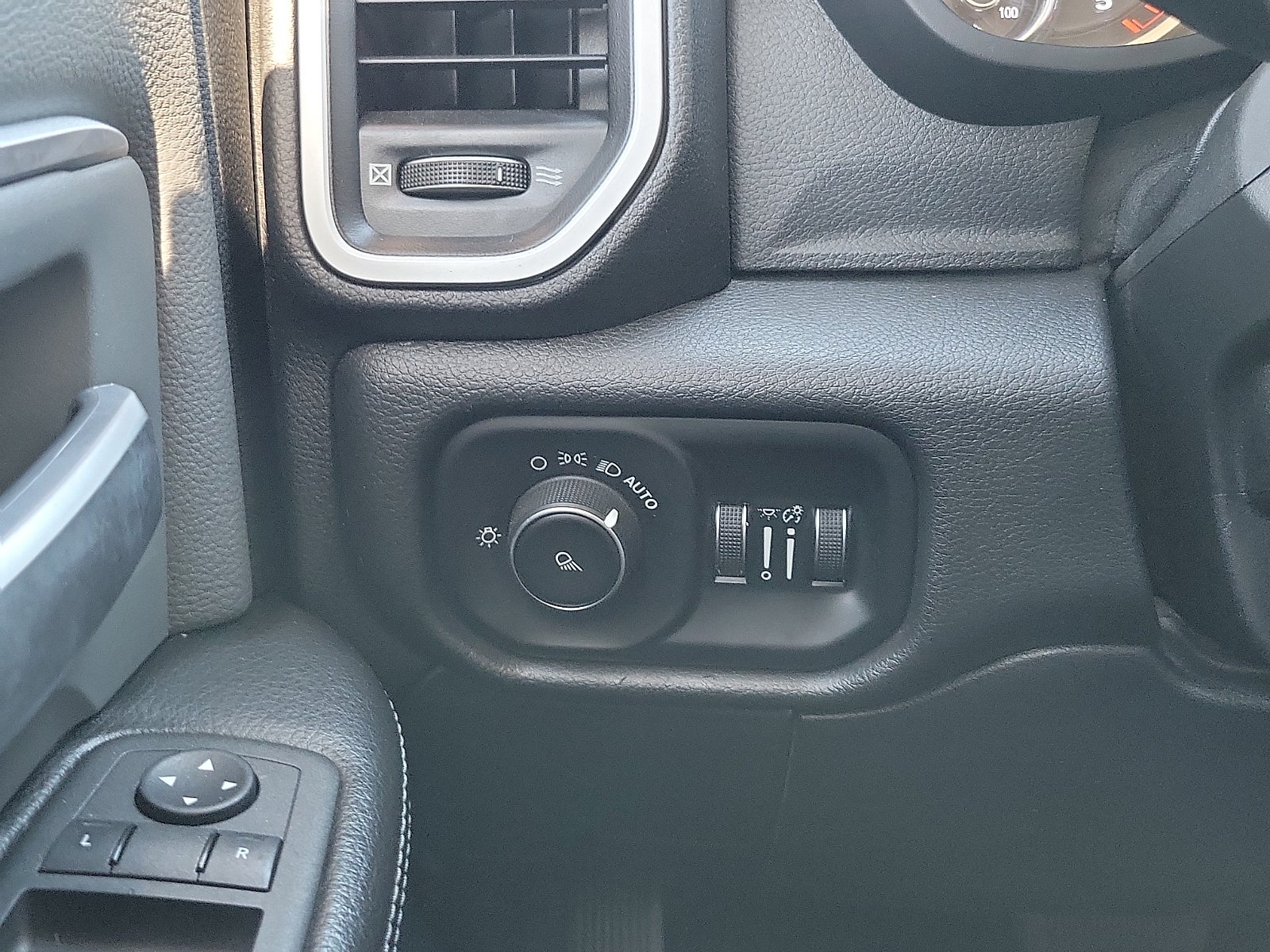 2020 RAM 3500 Big Horn Crew Cab 4x4 6'4" Box