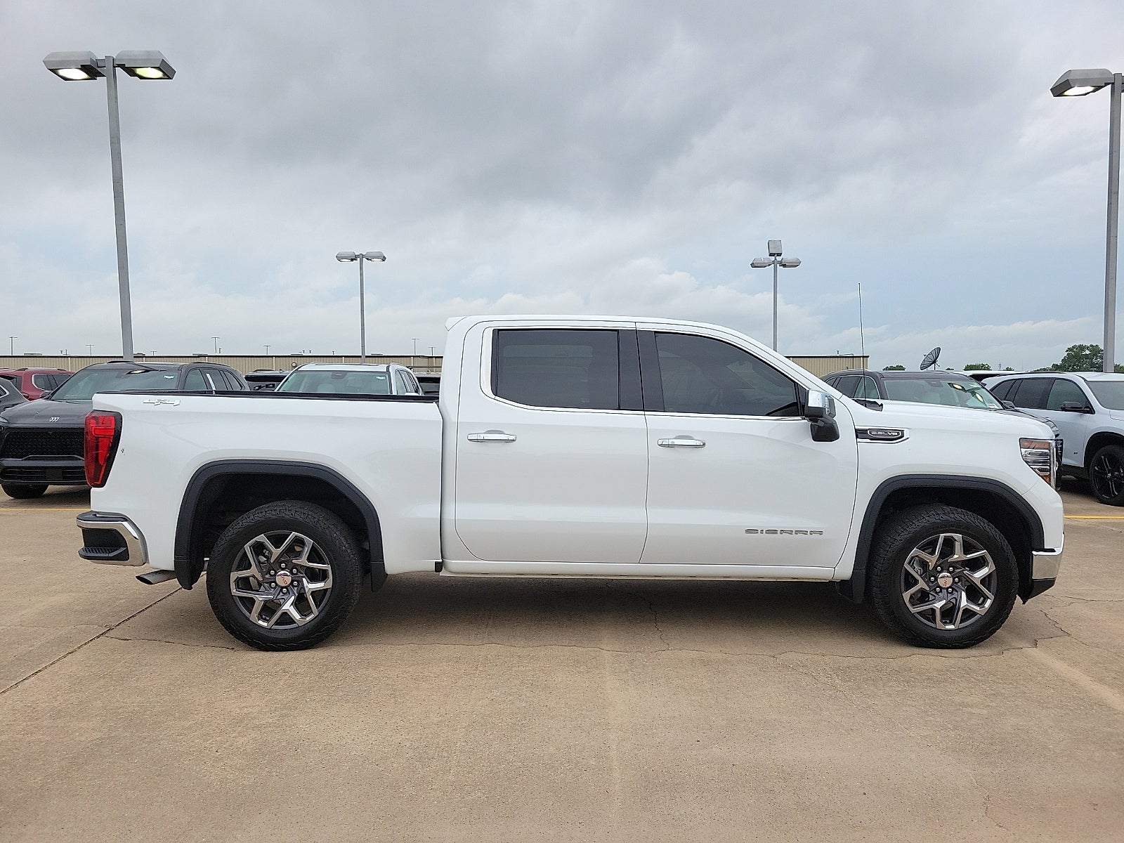 2024 GMC Sierra 1500 SLT