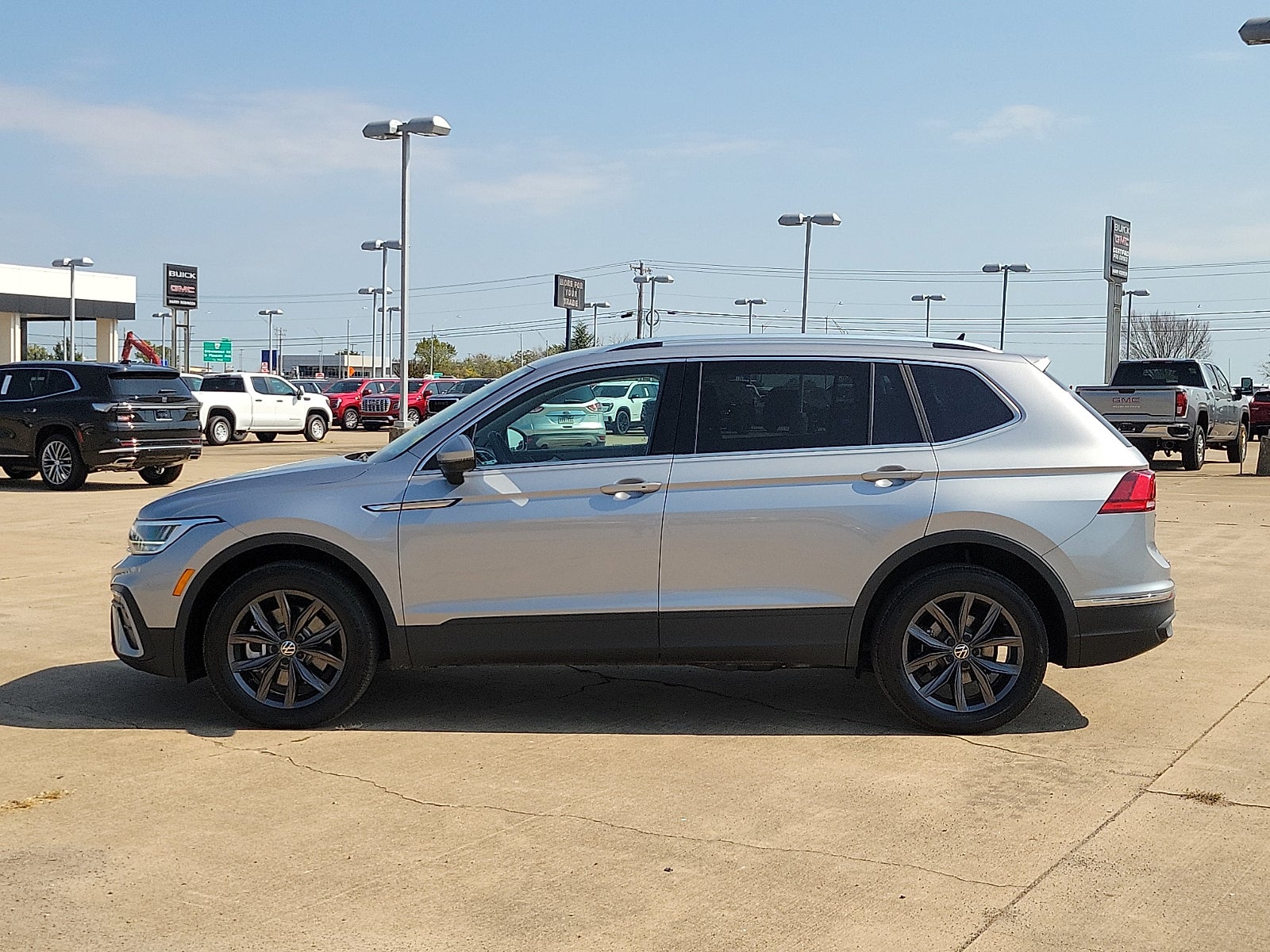 2023 Volkswagen Tiguan 2.0T SE