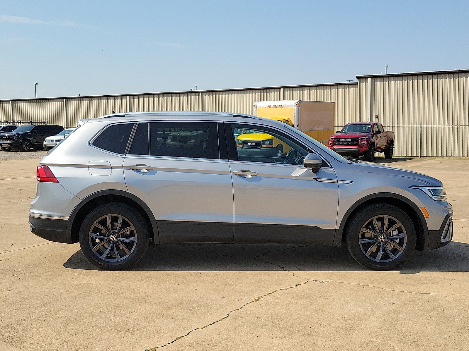 2023 Volkswagen Tiguan 2.0T SE