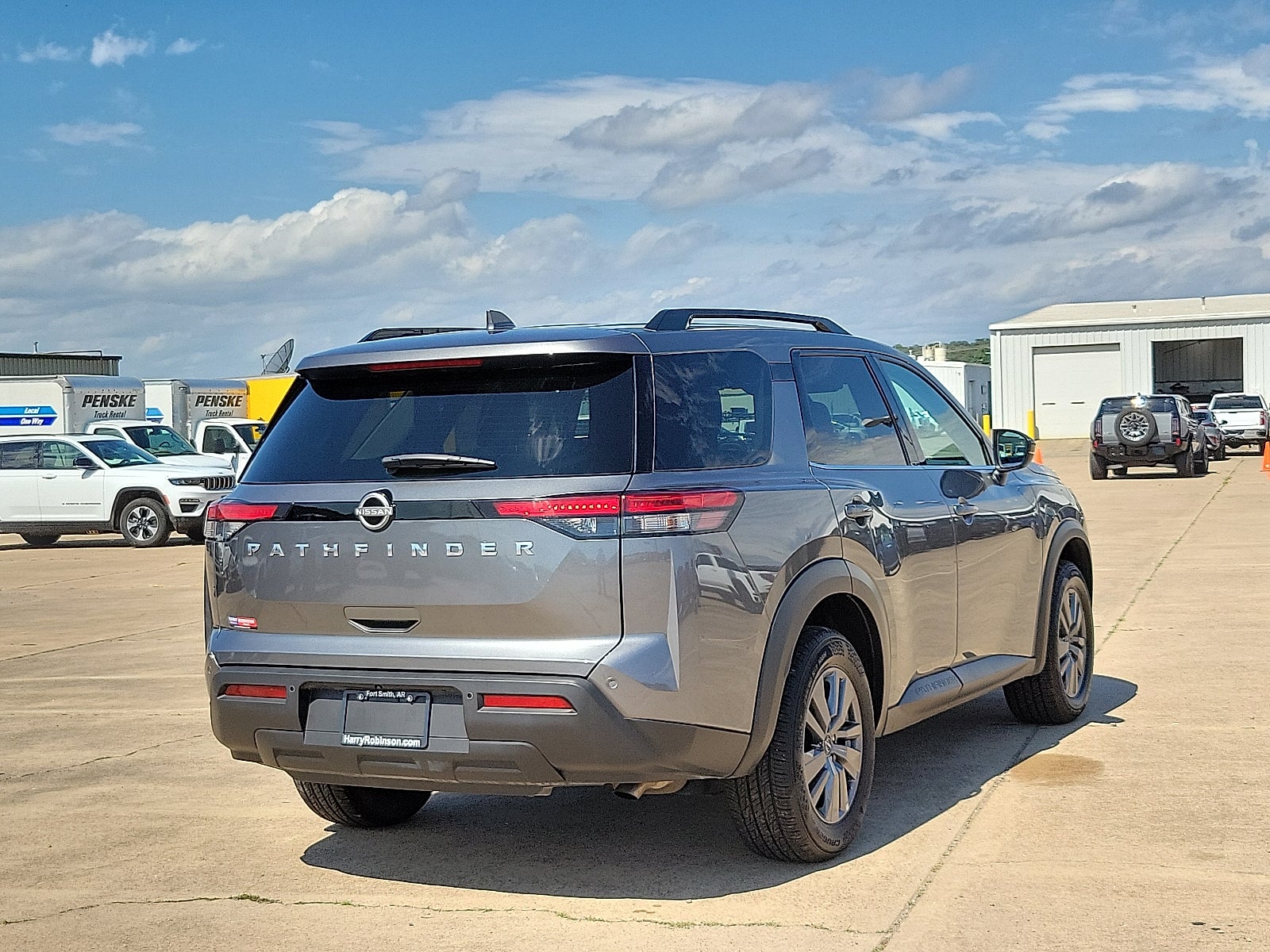 2025 Nissan Pathfinder SV