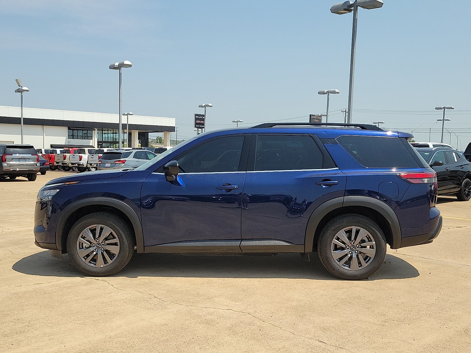 2026 Nissan Pathfinder SV