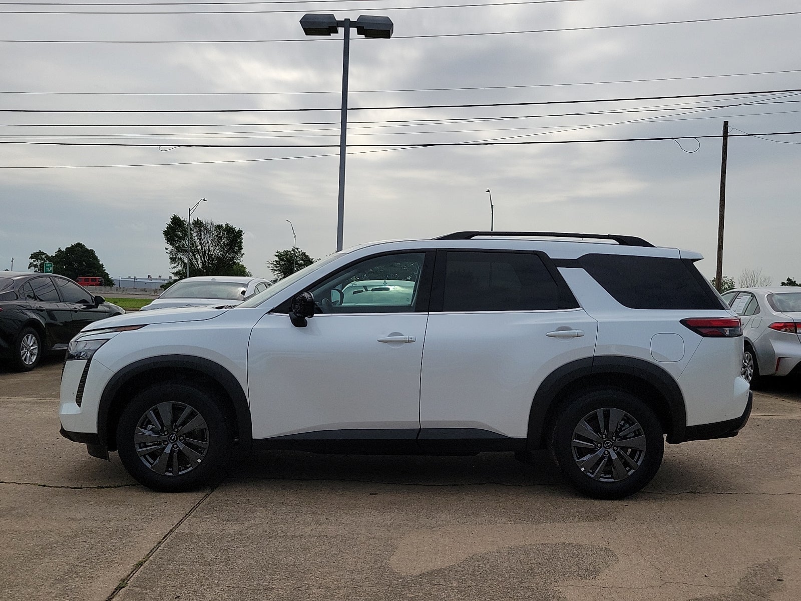 2026 Nissan Pathfinder SV