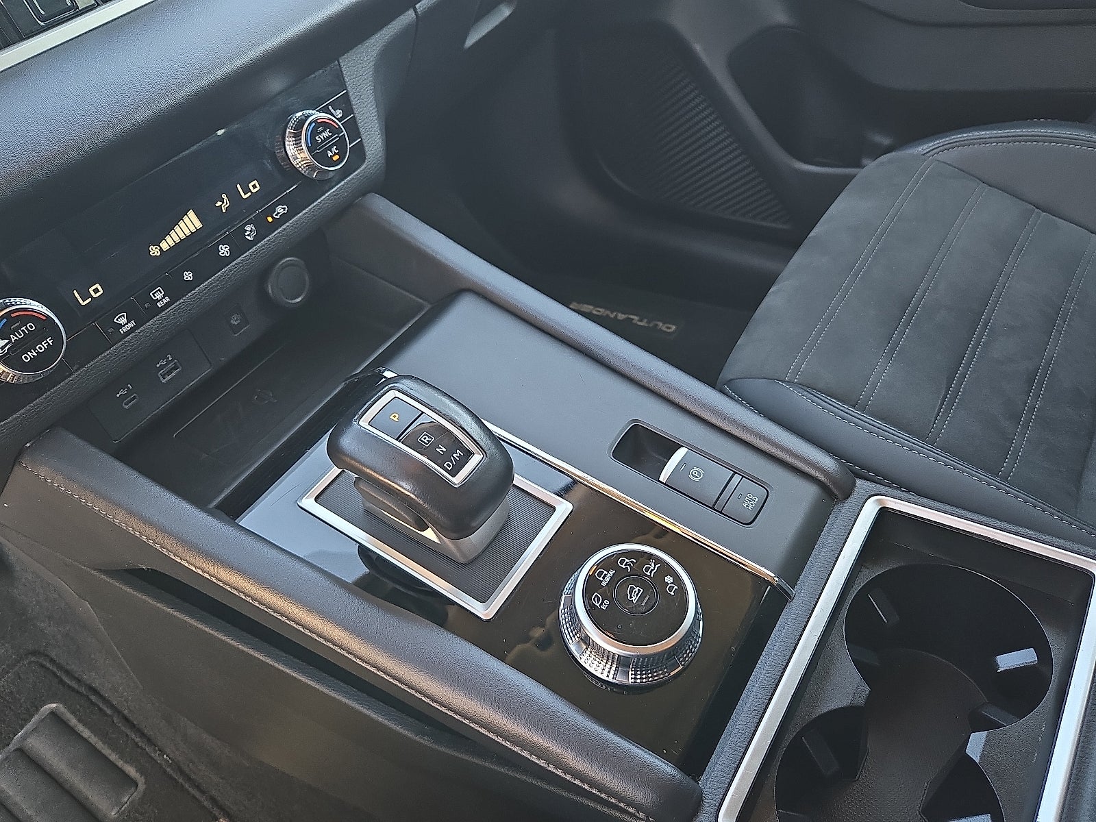 2024 Mitsubishi Outlander SE