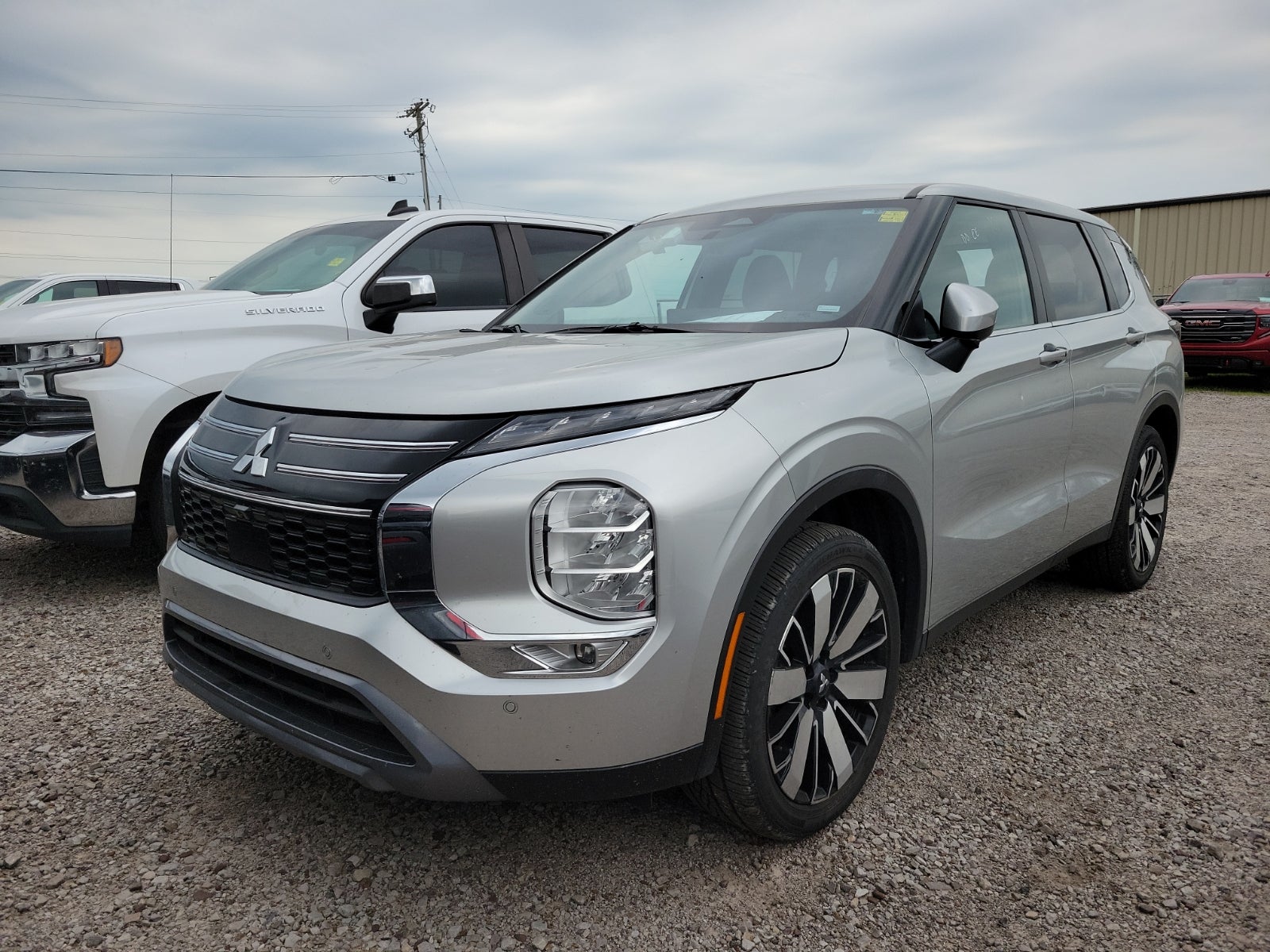 2025 Mitsubishi Outlander SE