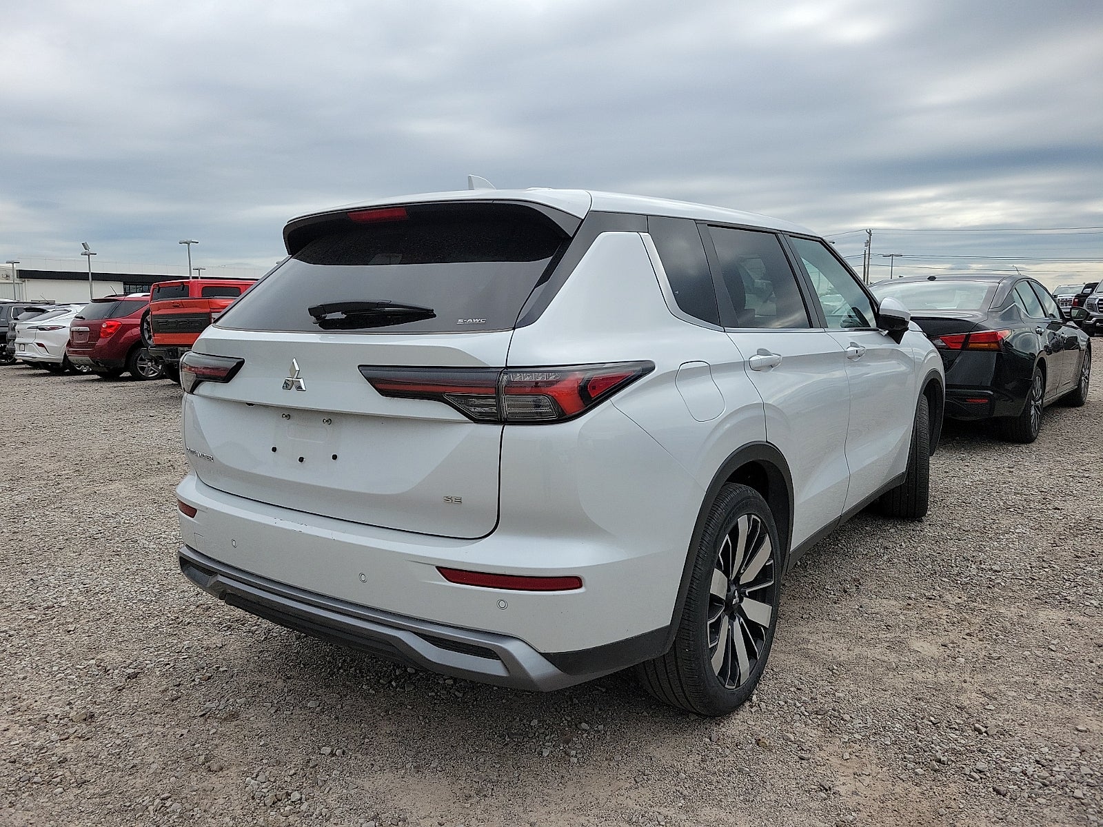 2025 Mitsubishi Outlander SE