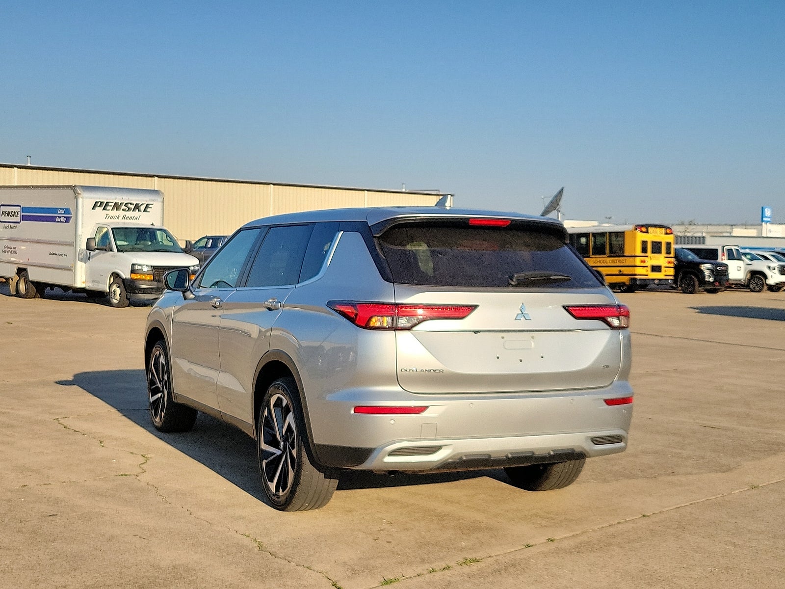 2024 Mitsubishi Outlander SE