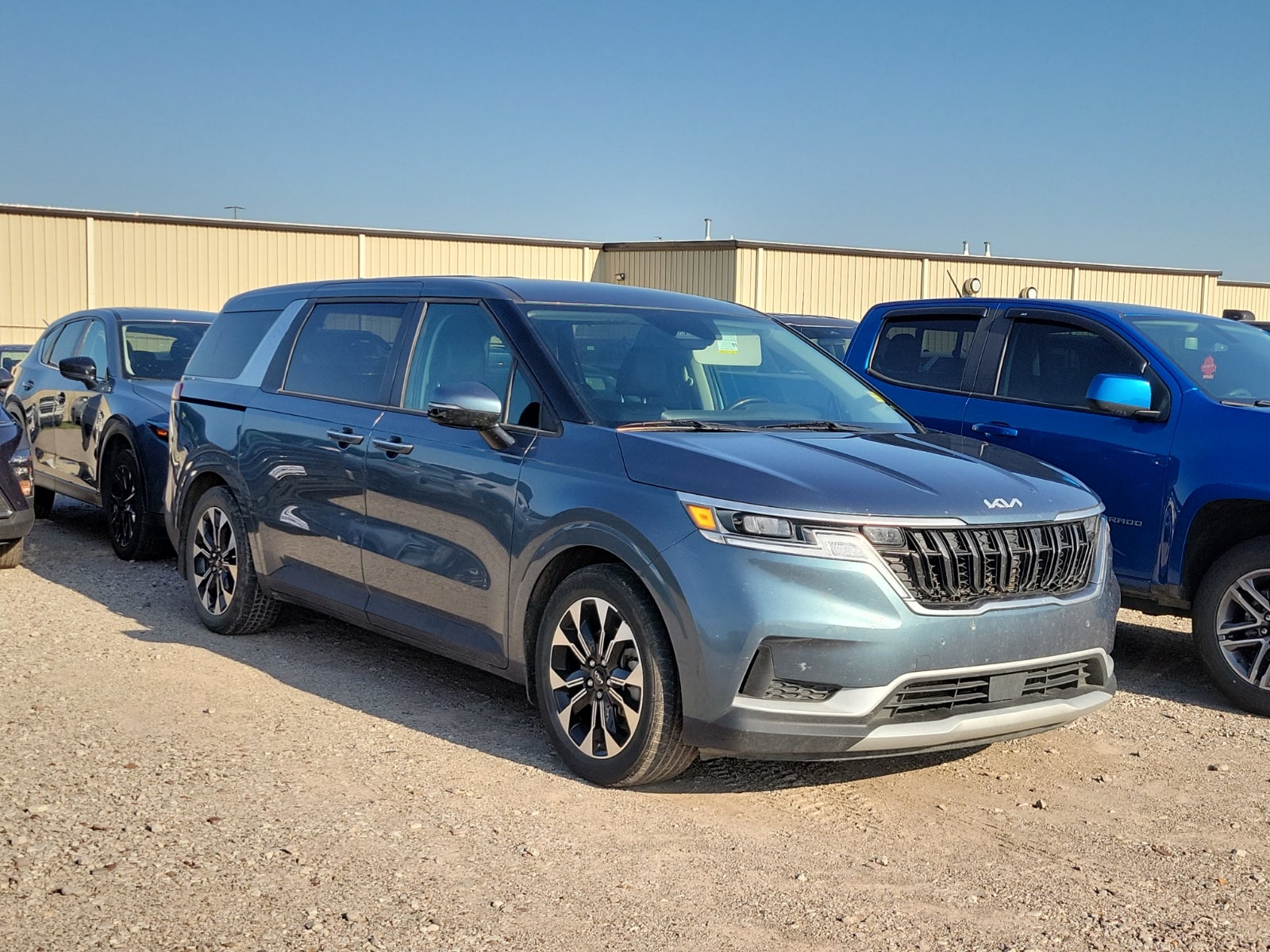 2023 Kia Sedona EX's photo