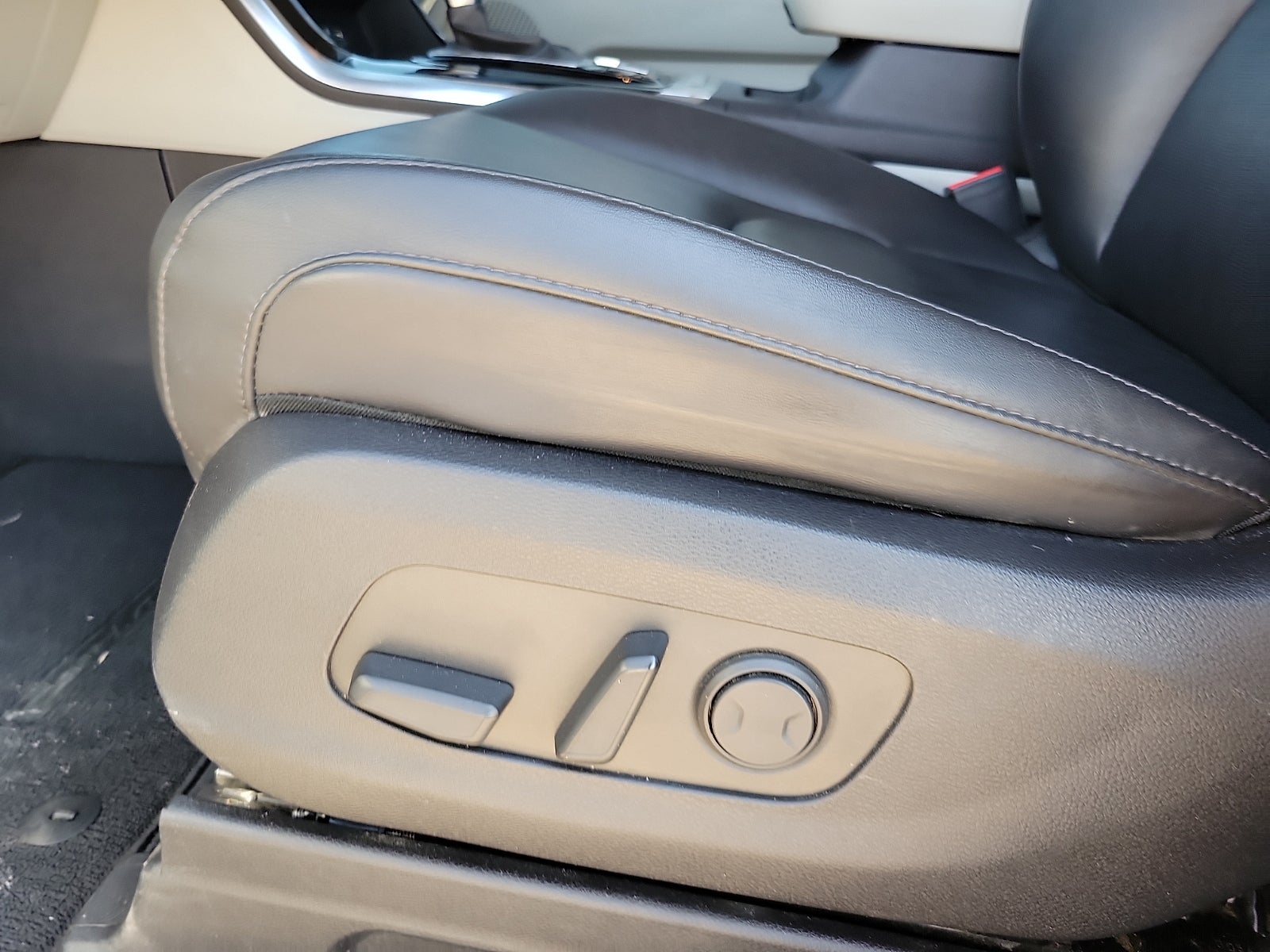 2023 Kia Carnival EX