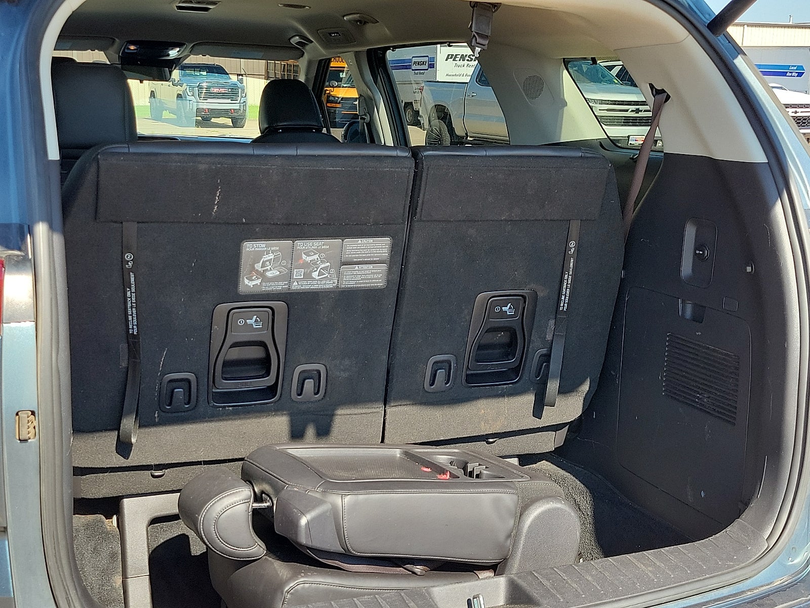 2023 Kia Carnival EX
